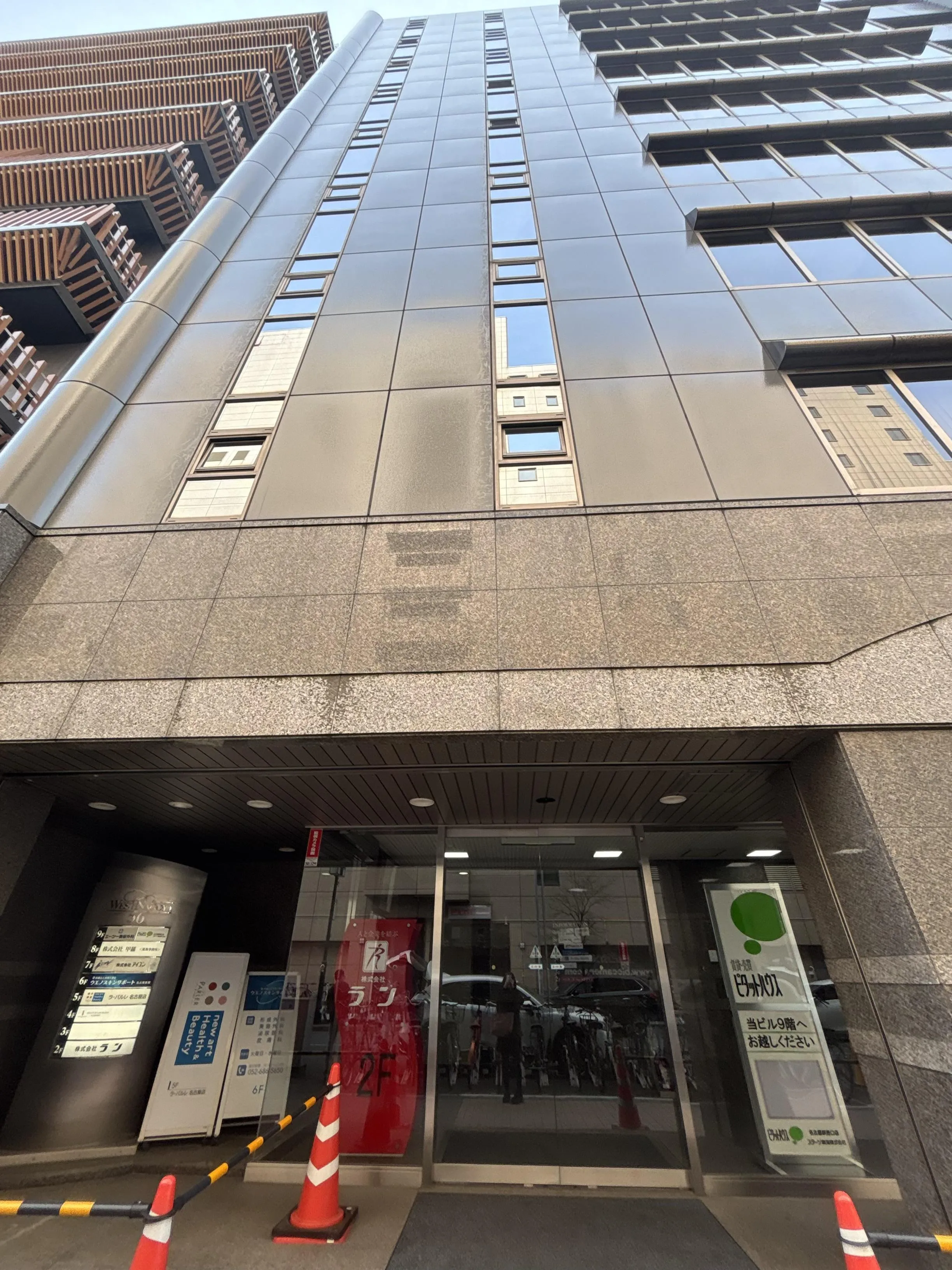 東京上野クリニック名古屋院が入っているWEST NAGOYA56（ウエストナゴヤ）の外観